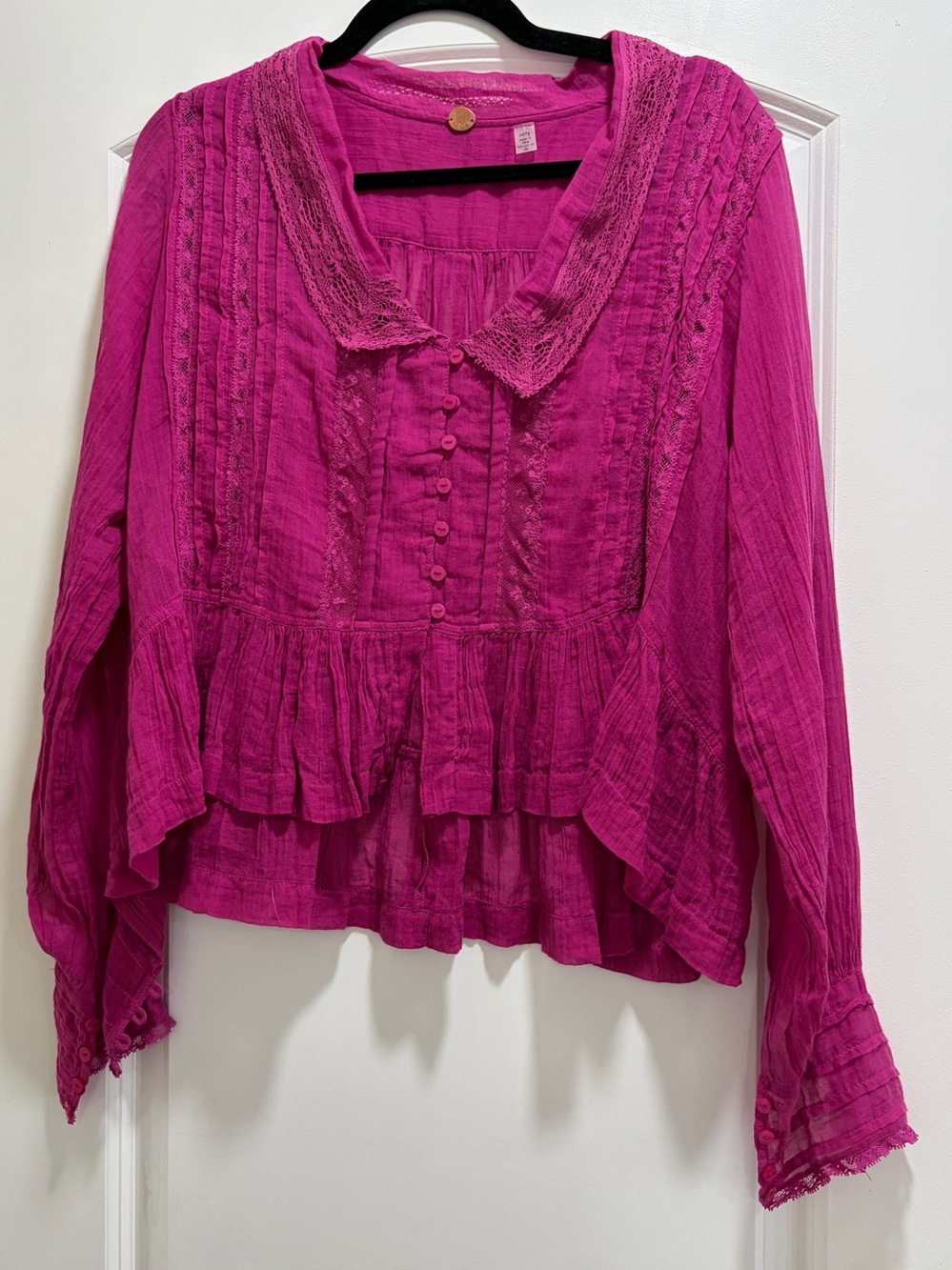 Free People FP ONE Fuchsia Pink Gauze Lace Button Up Peasant Blouse Size XS